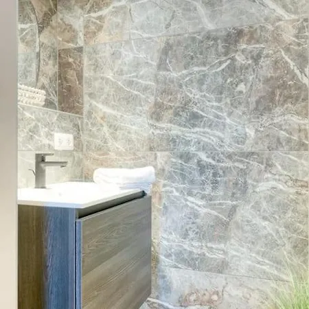 Historic Building - Ideal Retreat 아파트